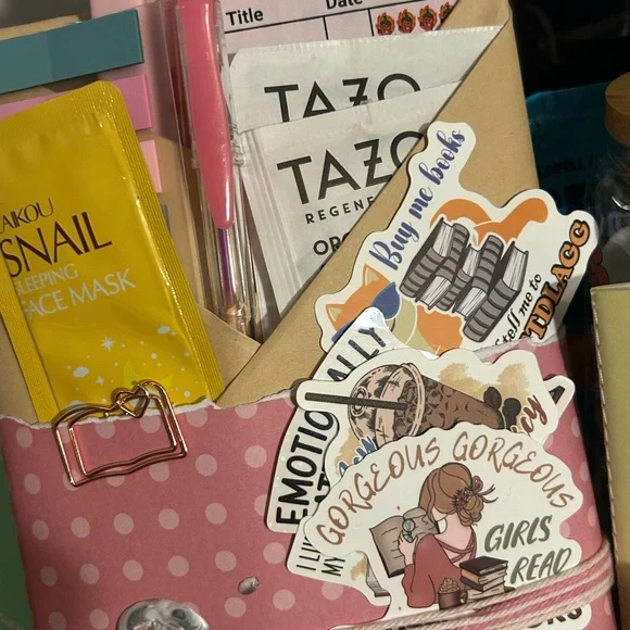 🌶️SPICY Blind date with a book Sports Romance gift Box. Ready to gift! - Picture 6 of 8